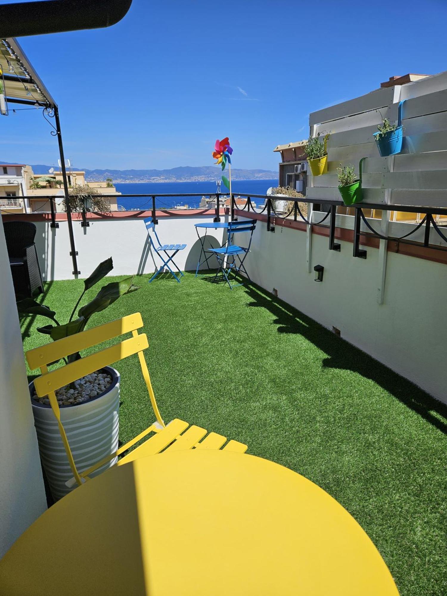 B&B Fuori Squadro - In Centro Con Terrazza Relax Vista Mare Reggio di Calabria Bagian luar foto