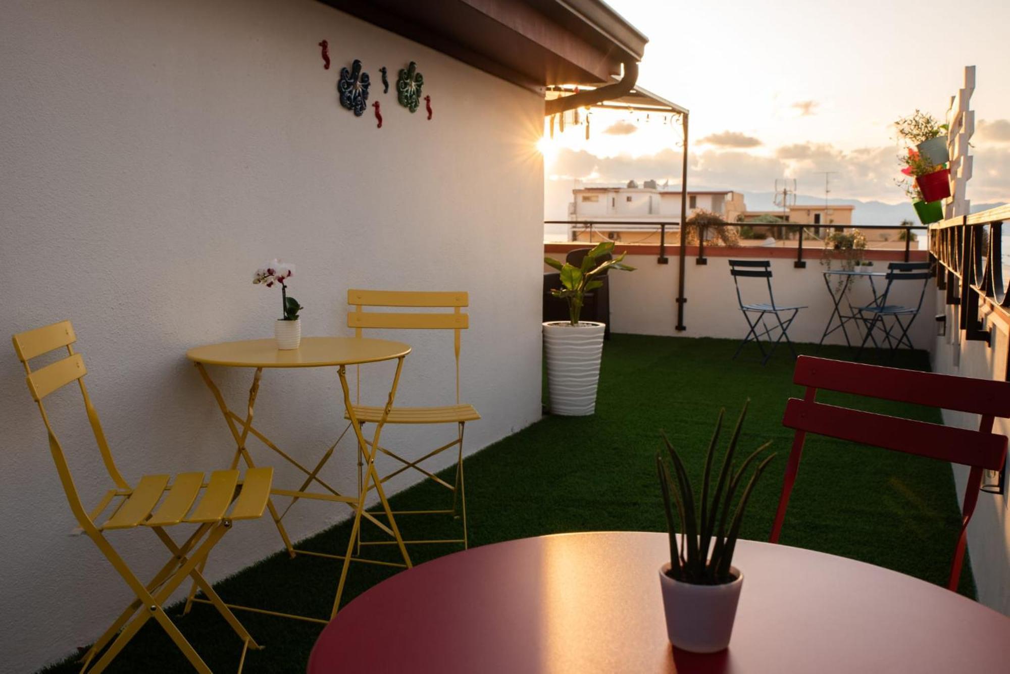 B&B Fuori Squadro - In Centro Con Terrazza Relax Vista Mare Reggio di Calabria Bagian luar foto