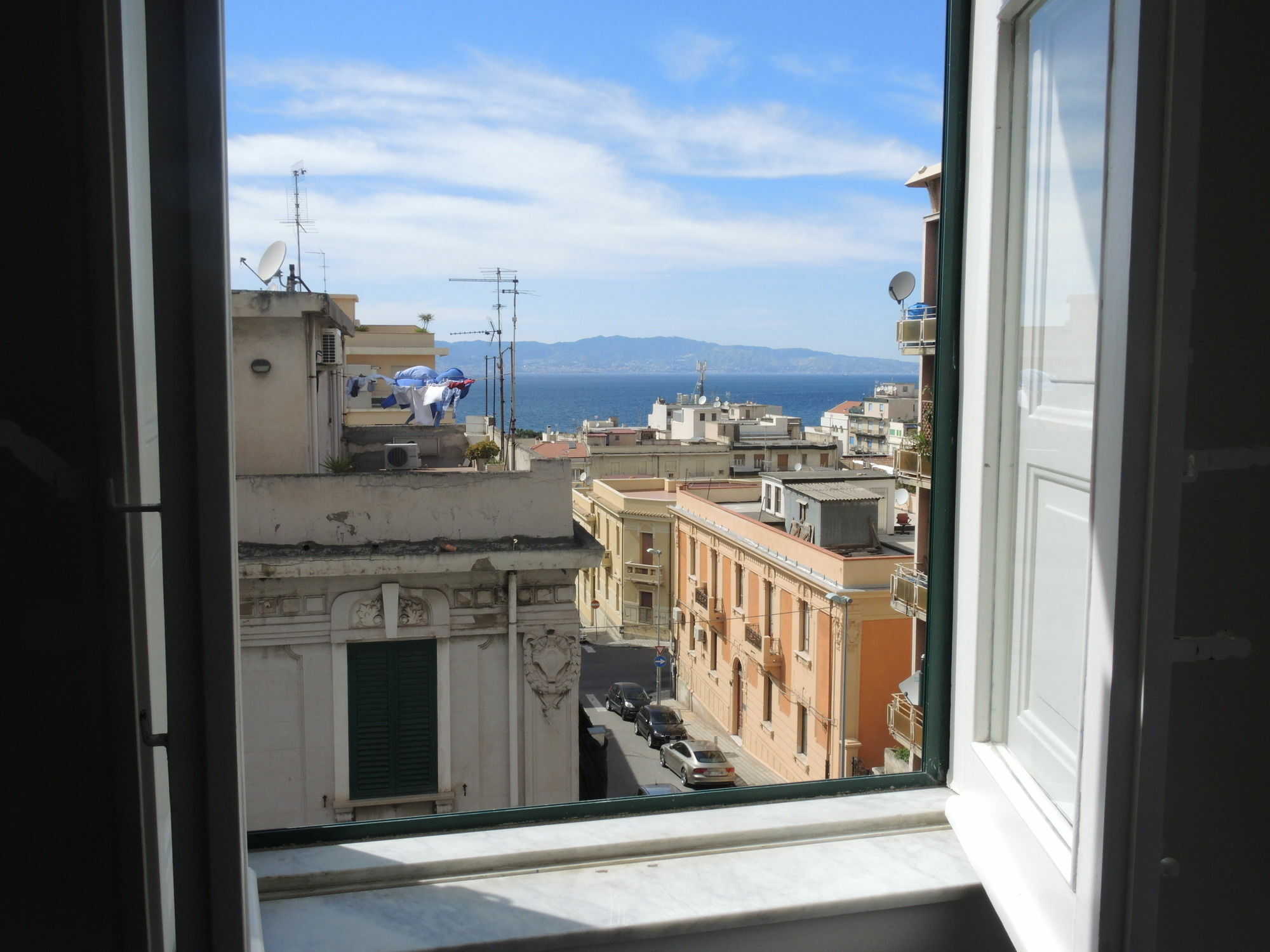 B&B Fuori Squadro - In Centro Con Terrazza Relax Vista Mare Reggio di Calabria Bagian luar foto
