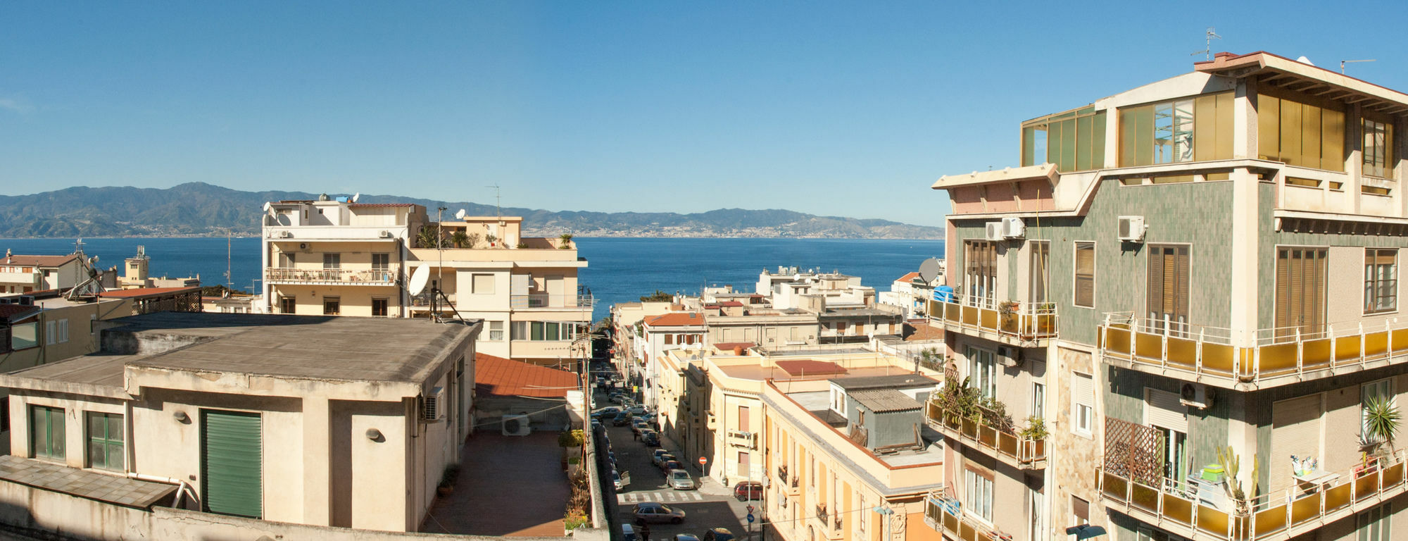 B&B Fuori Squadro - In Centro Con Terrazza Relax Vista Mare Reggio di Calabria Bagian luar foto