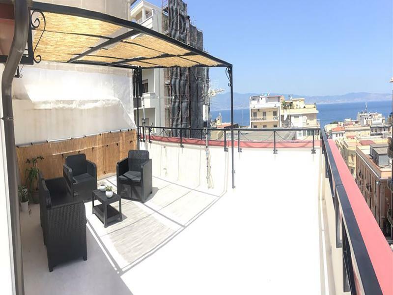 B&B Fuori Squadro - In Centro Con Terrazza Relax Vista Mare Reggio di Calabria Bagian luar foto